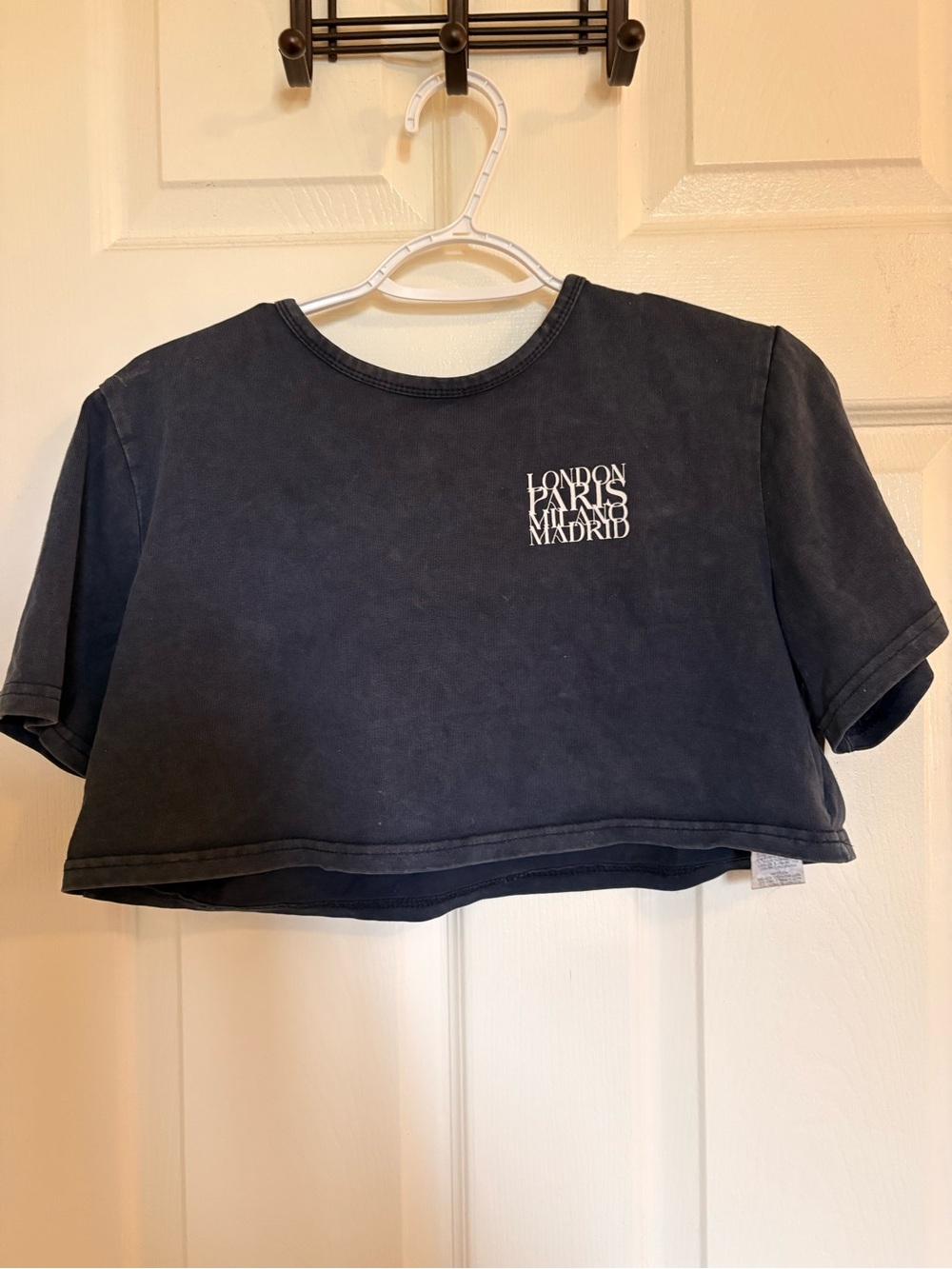 cropped navy blue graphic tee